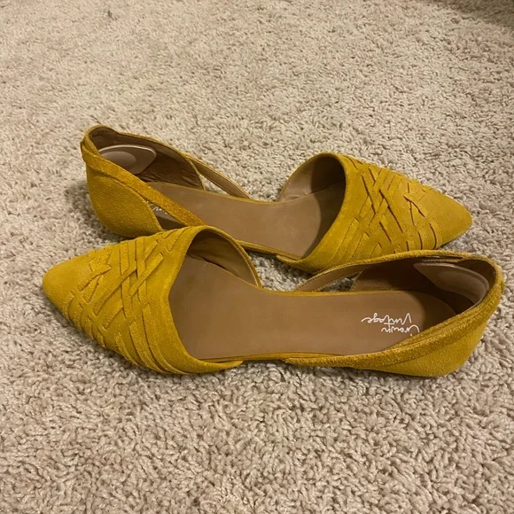 Crown Vintage Flats - Picture 1 of 2